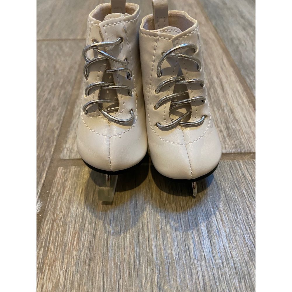 American Girl iceskates‎